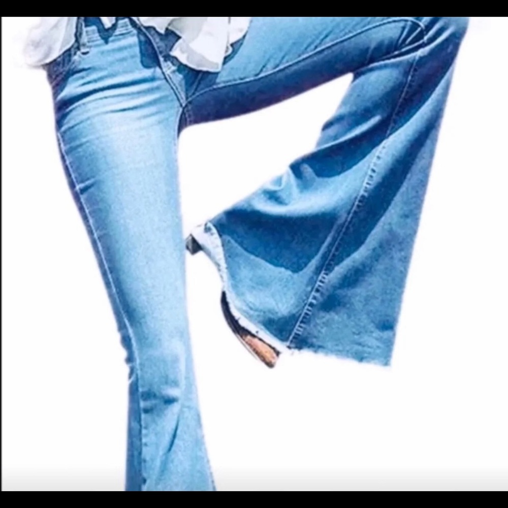 SOLD OUT Bell Bottom Jeans Size 28/29